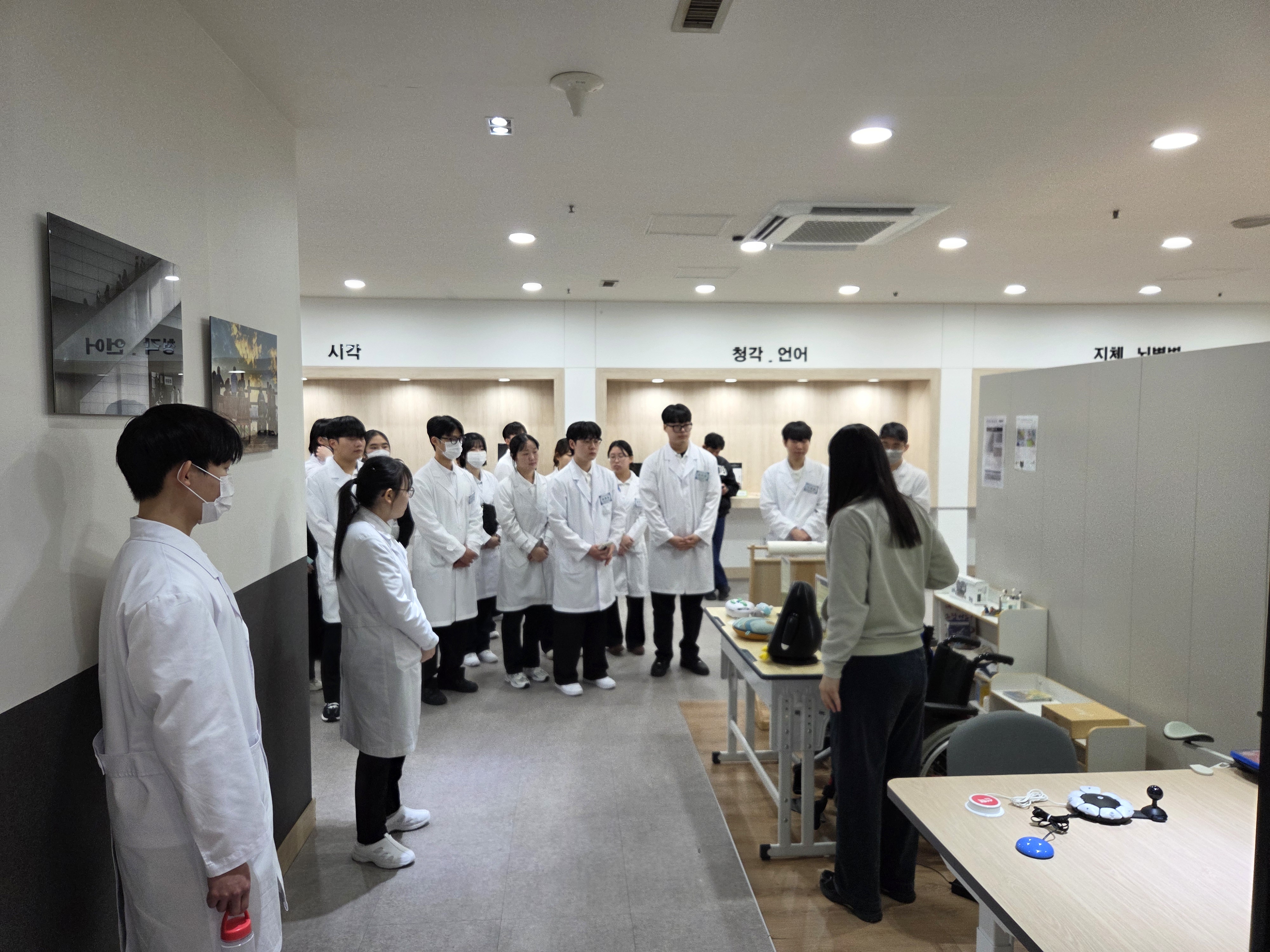 03/10 �������б� �� �����۾�ġ���а� �ӻ�ǽ��� 23�� �湮