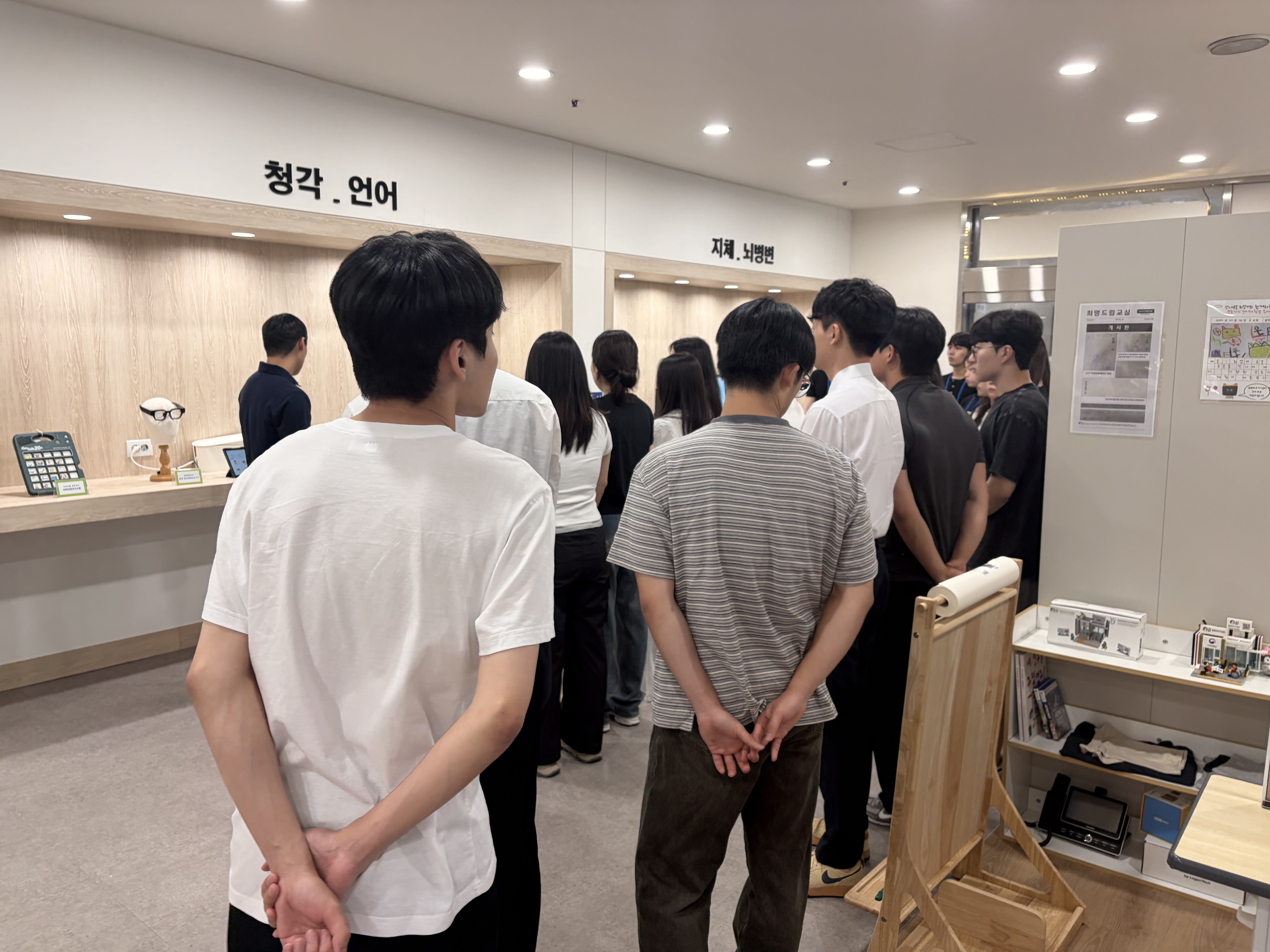 6/4 ���緿���б� ��ȣ�а� 3�г� 25��, ����� ���а� 6�� �湮