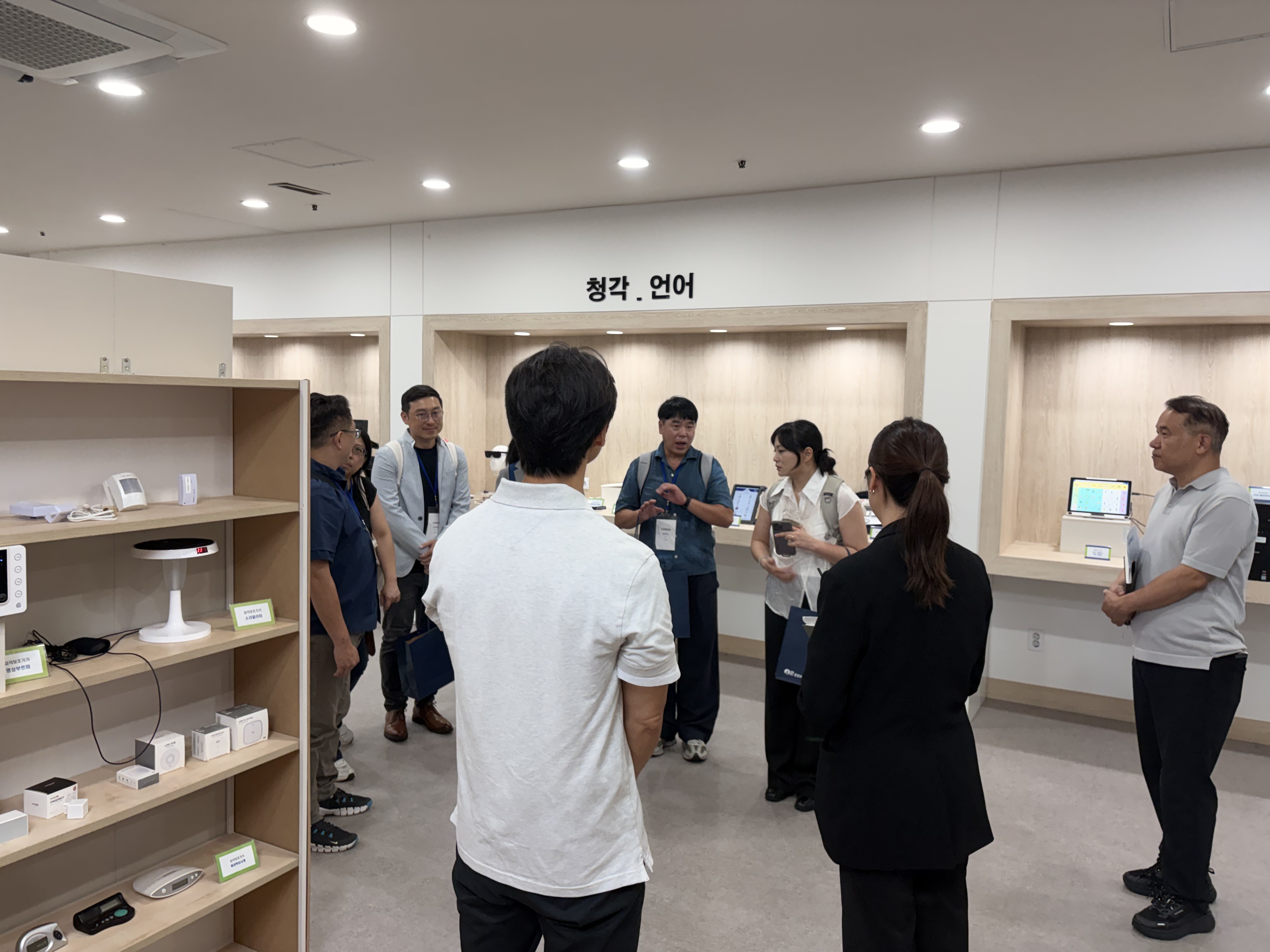 8/26 �븸 ������ȸ�������� ��ǥ �� 7�� �湮